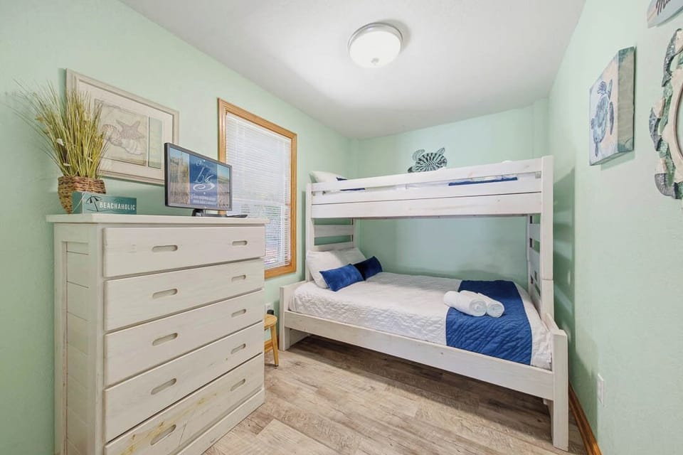 Ground-Level Bedroom with Pyramid Bunk