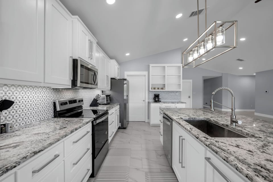 Full Kitchen with Large Pantry