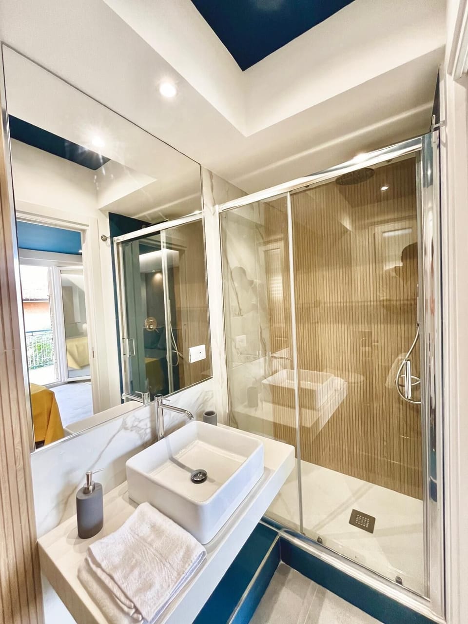 Elite Room, Sea View | Bathroom | Shower, hair dryer, towels, soap