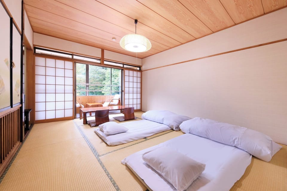 Mountain-side 10Tatami-mats: Standard Japanese-style room (Non-smoking, with shower) | WiFi (free), bed sheets
