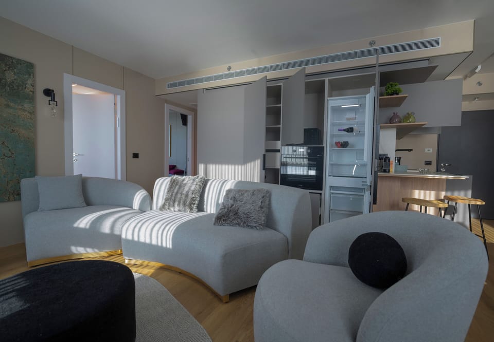 Luxury Apartment | Private kitchen | Full-size fridge, microwave, oven, stovetop
