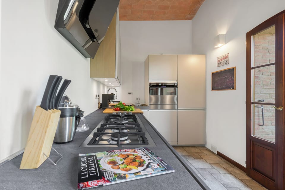 Full-size fridge, oven, dishwasher, espresso maker