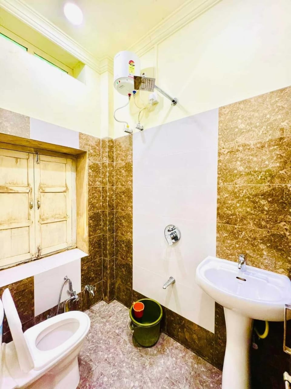 Shower, free toiletries, towels, soap