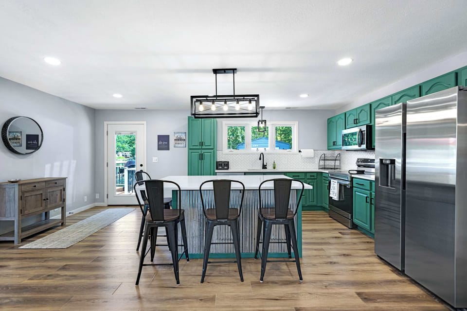 House, Multiple Beds, Kitchen (The Lake Shack) | Private kitchen | Fridge, microwave, oven, stovetop