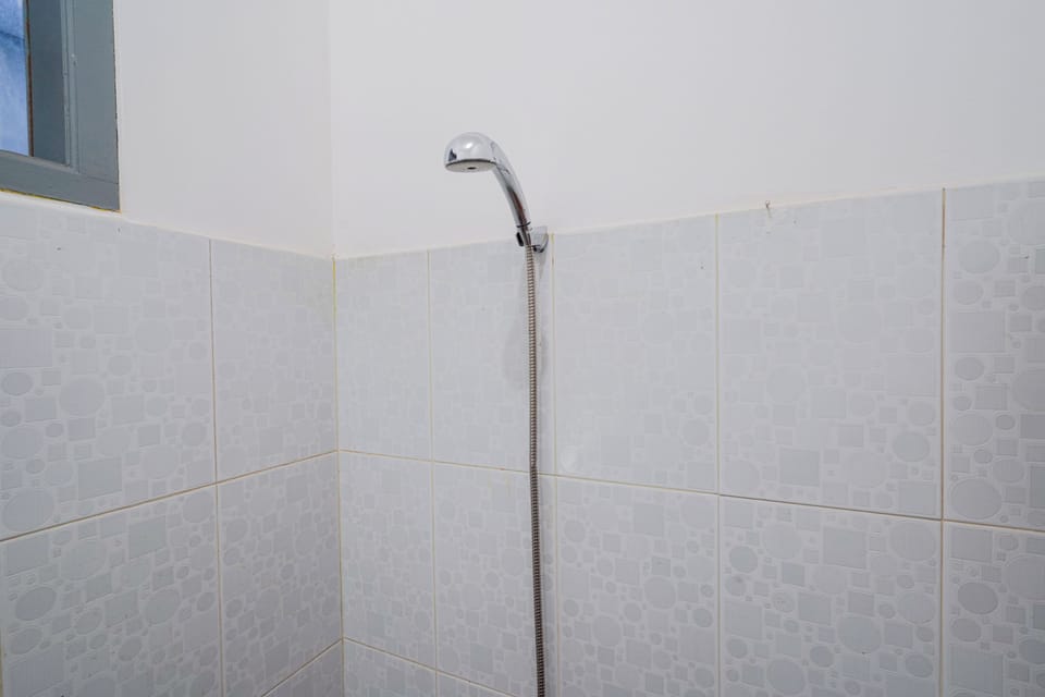 Deluxe Double Room | Bathroom | Shower, towels, soap