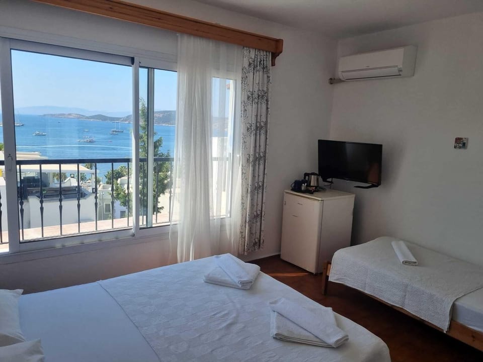 Comfort Triple Room, Smoking, Sea View