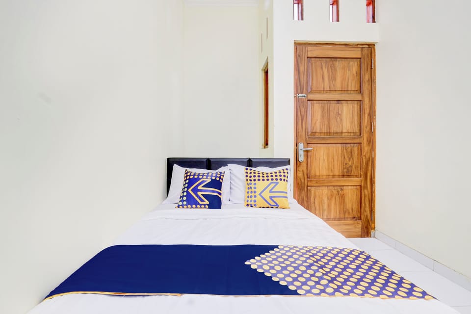 Standard Double Room | Laptop workspace, free WiFi, bed sheets