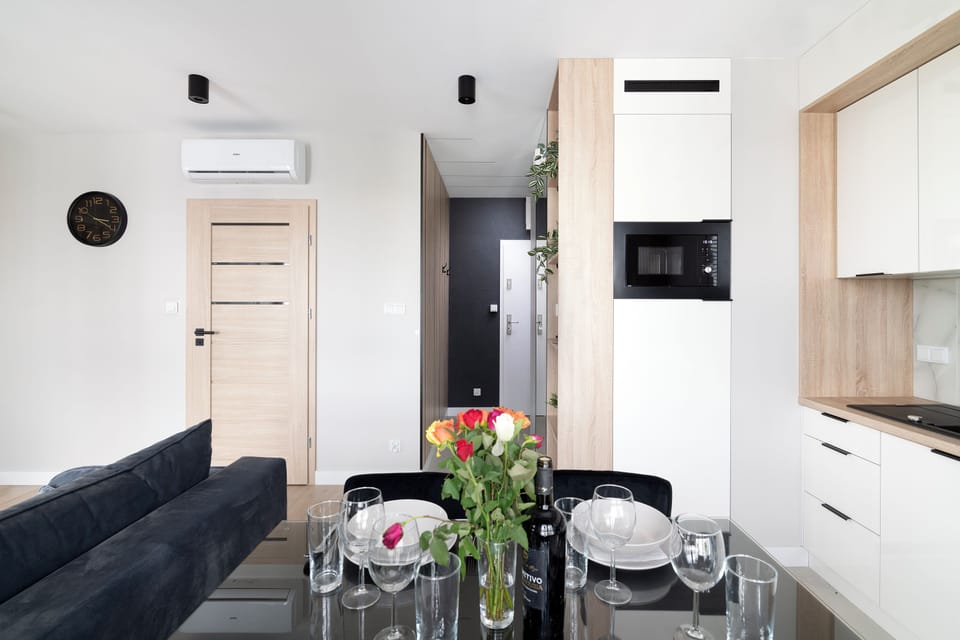 Luxury Apartment, 2 Bedrooms, Balcony, City View | In-room dining