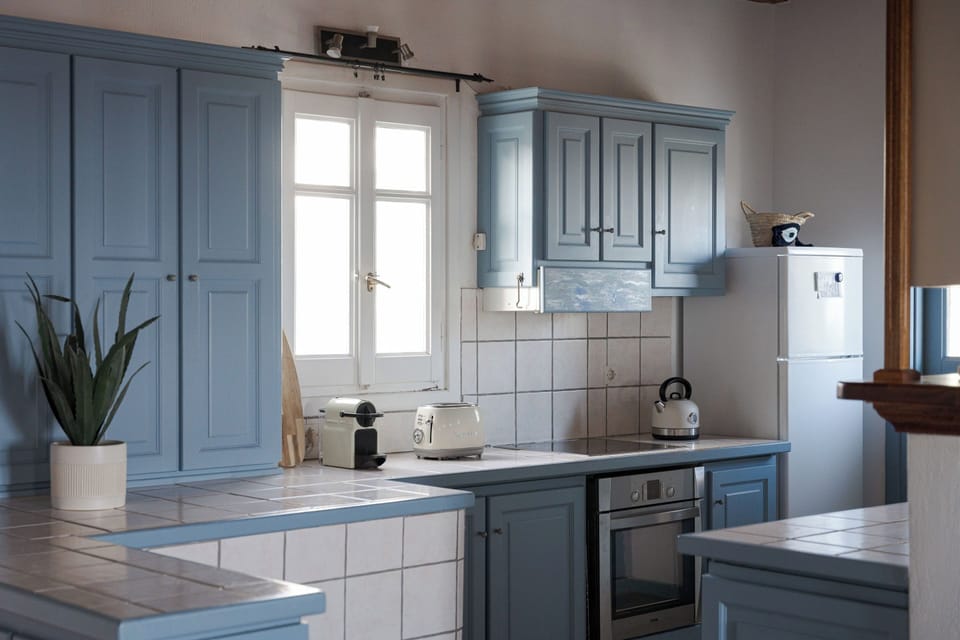 Comfort Villa, Sea View | Private kitchen | Microwave, oven, stovetop, dining tables