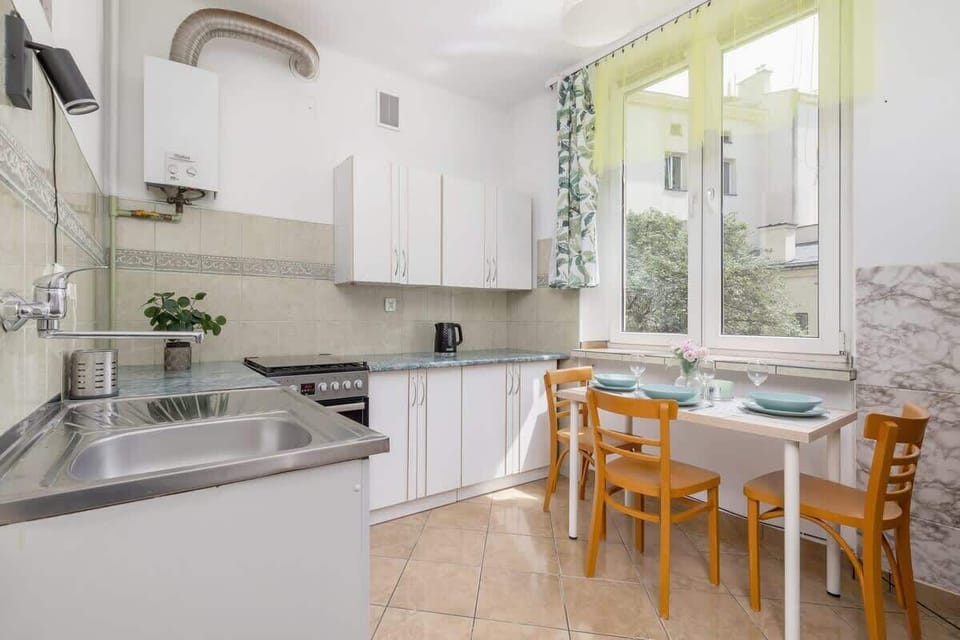 A bright kitchen with full equipment and a table by the window provides perfect conditions for shared meals.