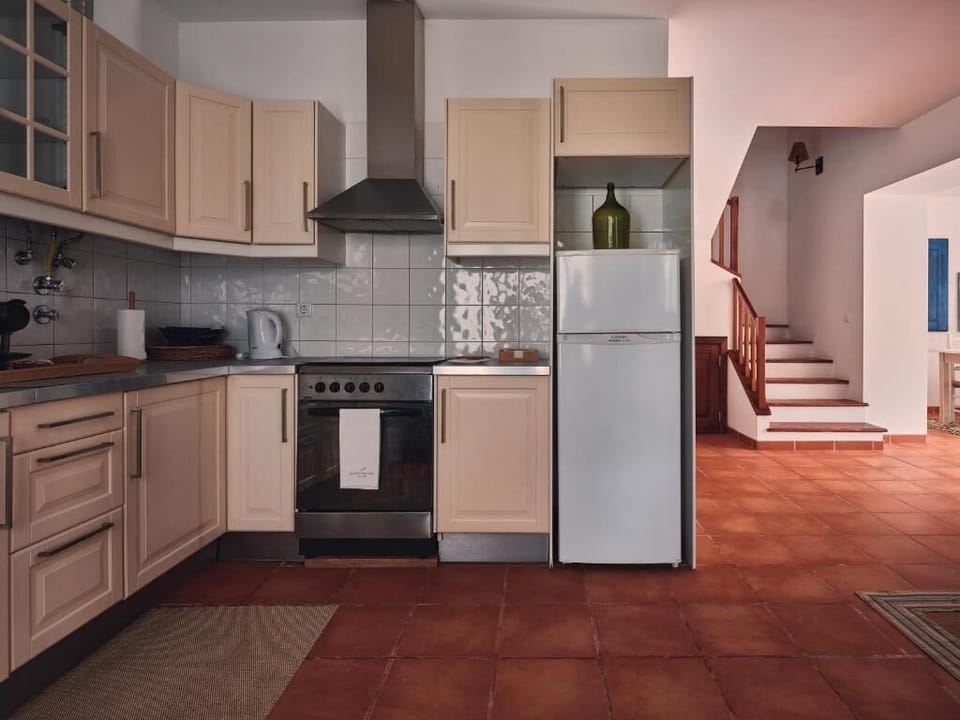 Casa da Quinta do Poço | Private kitchen | Fridge, microwave, stovetop, dishwasher