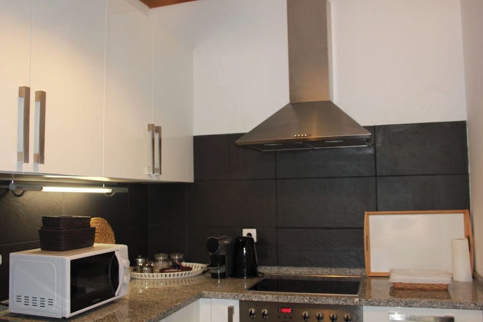 Casa da Escrita | Private kitchen | Fridge, microwave, stovetop, dishwasher