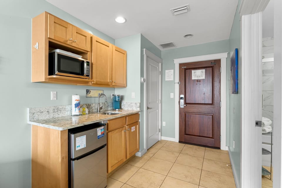 3-web-or-mls-15100-front-beach-rd-1205