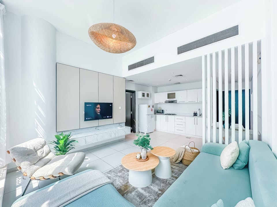 49-inch Smart TV with cable channels, heated floors