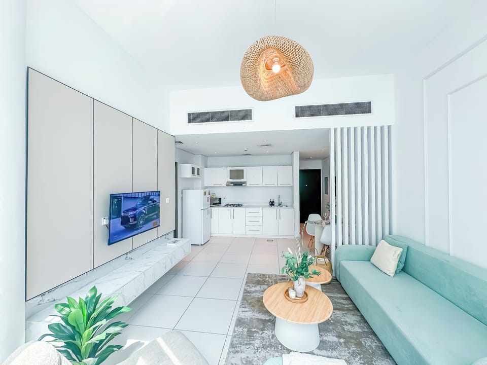 49-inch Smart TV with cable channels, heated floors