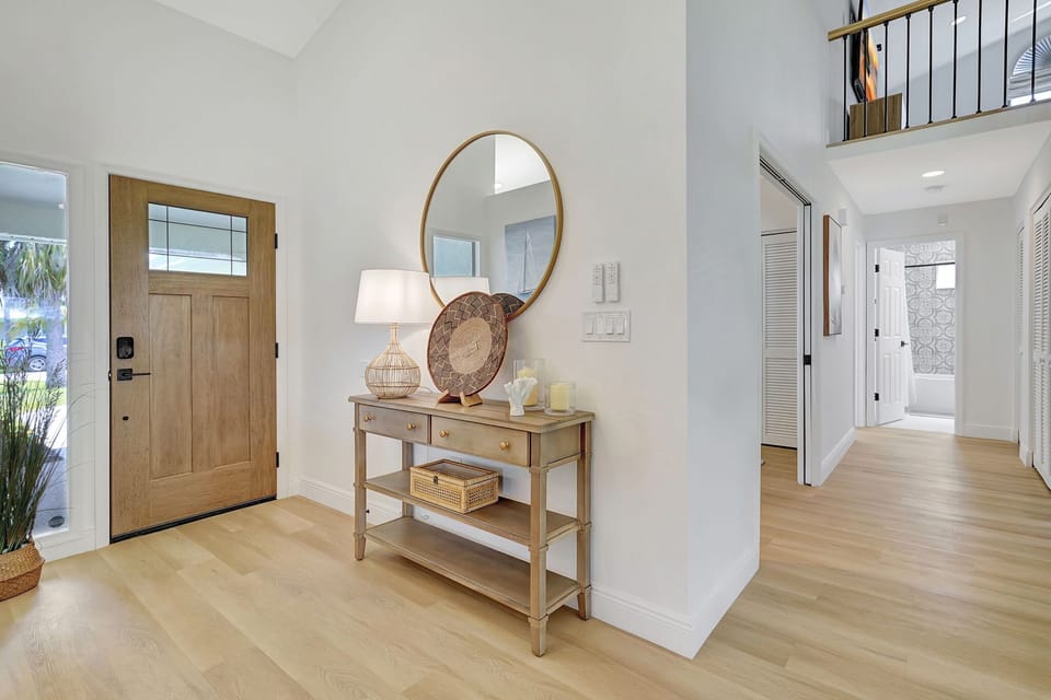 The foyer welcomes guests to their vacation