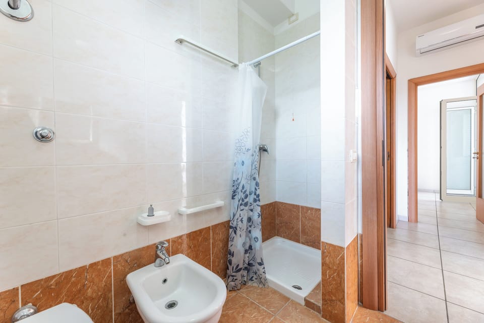 Apartment, Balcony, City View | Bathroom | Shower, bidet