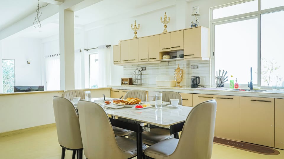 Fridge, electric kettle, blender