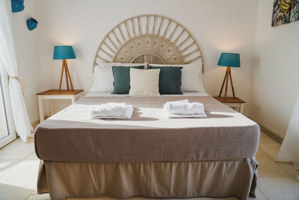 Luxury Room, Balcony, Partial Sea View | Soundproofing, WiFi (free), individually decorated