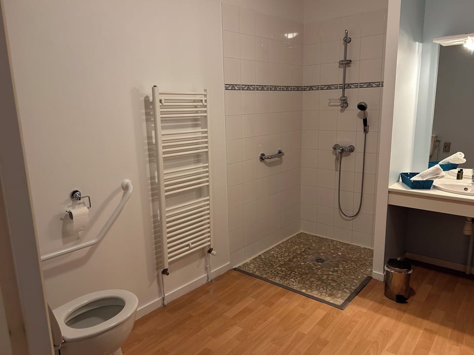 Double Room, Accessible | Bathroom | Hair dryer, towels
