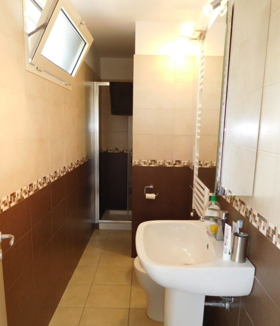 Apartment, Sea View | Bathroom | Shower, bidet, towels