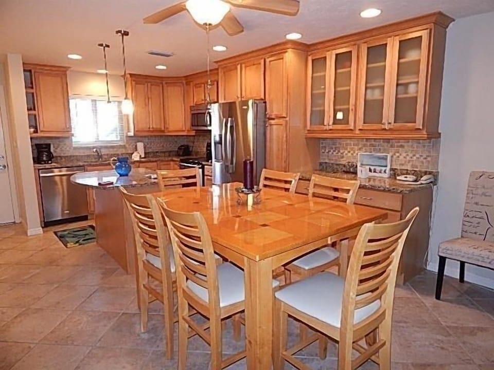 Look Through - Open floor plan for easy entertaining.