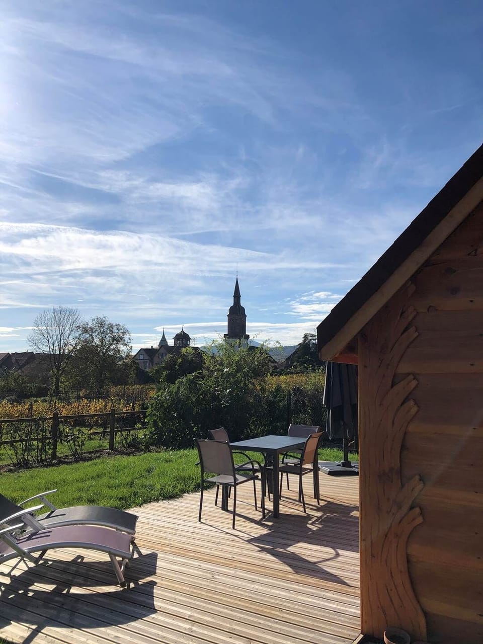terrasse privative avec vue sur les vignes montagnes et village authentique