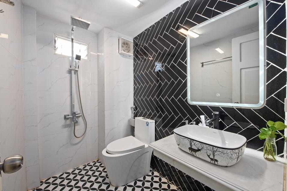 Shower, hair dryer, slippers, bidet