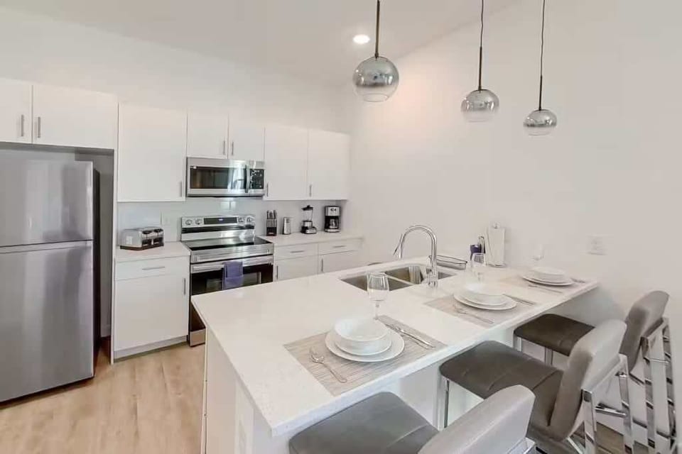Fully equipped modern kitchen, ready for all your culinary needs.