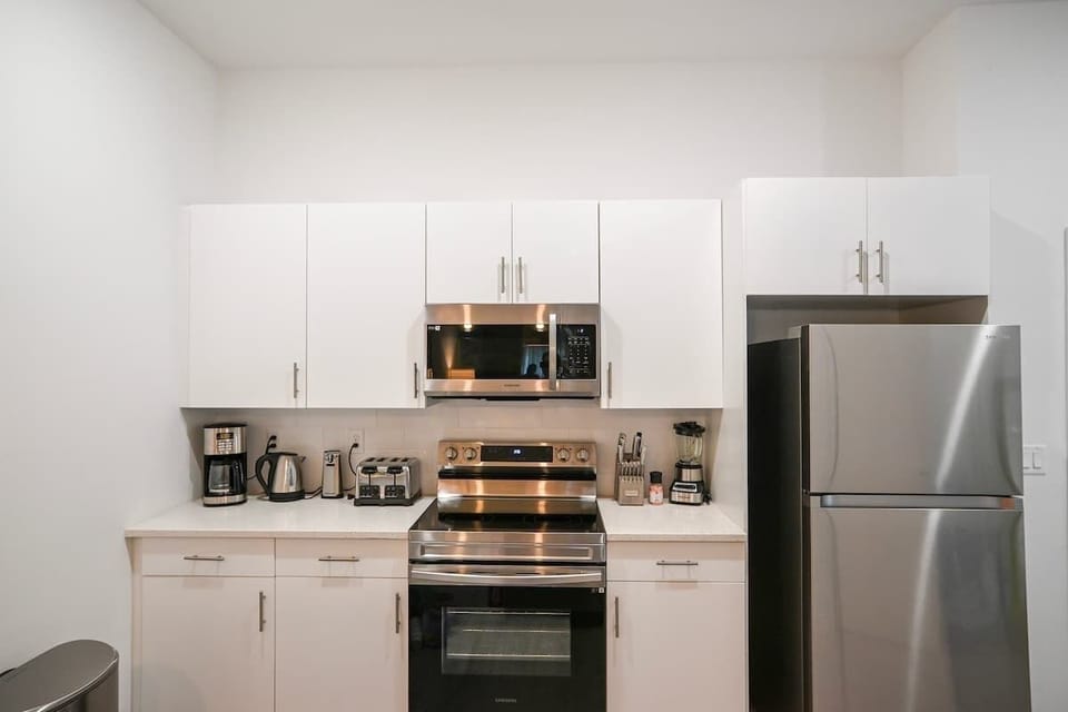 Fully equipped mACodern kitchen, ready for all your culinary needs.