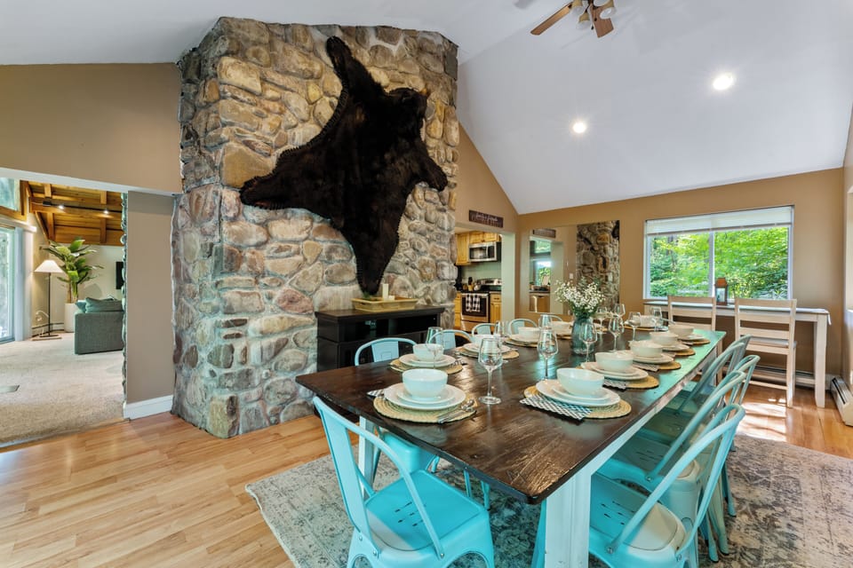 Host with ease with our home’s natural flowing layout. 