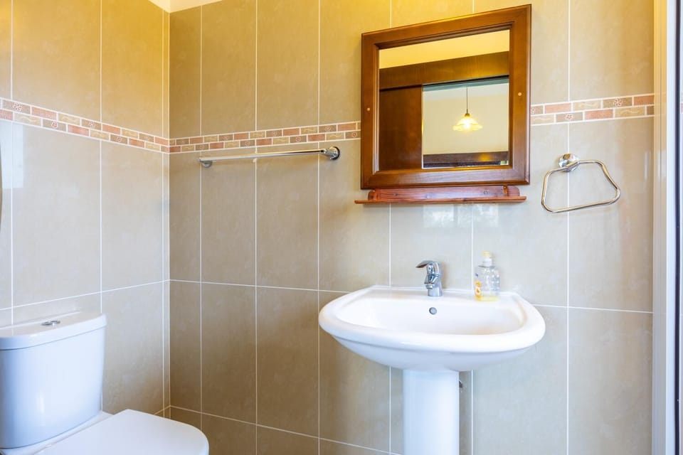 En suite bathroom with shower