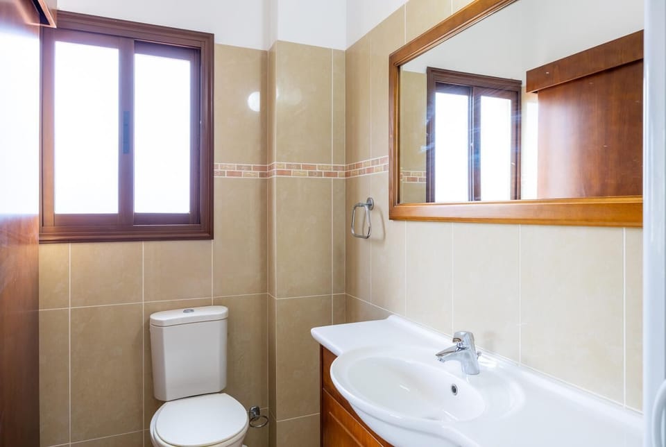 En suite bathroom with shower