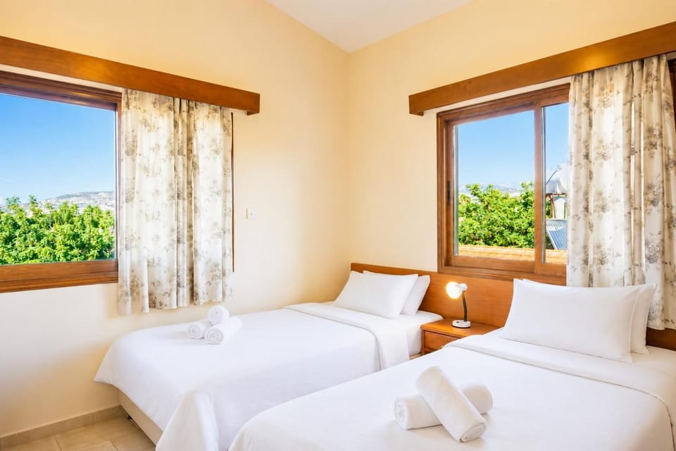 Twin bedroom with en suite bathroom and A/C