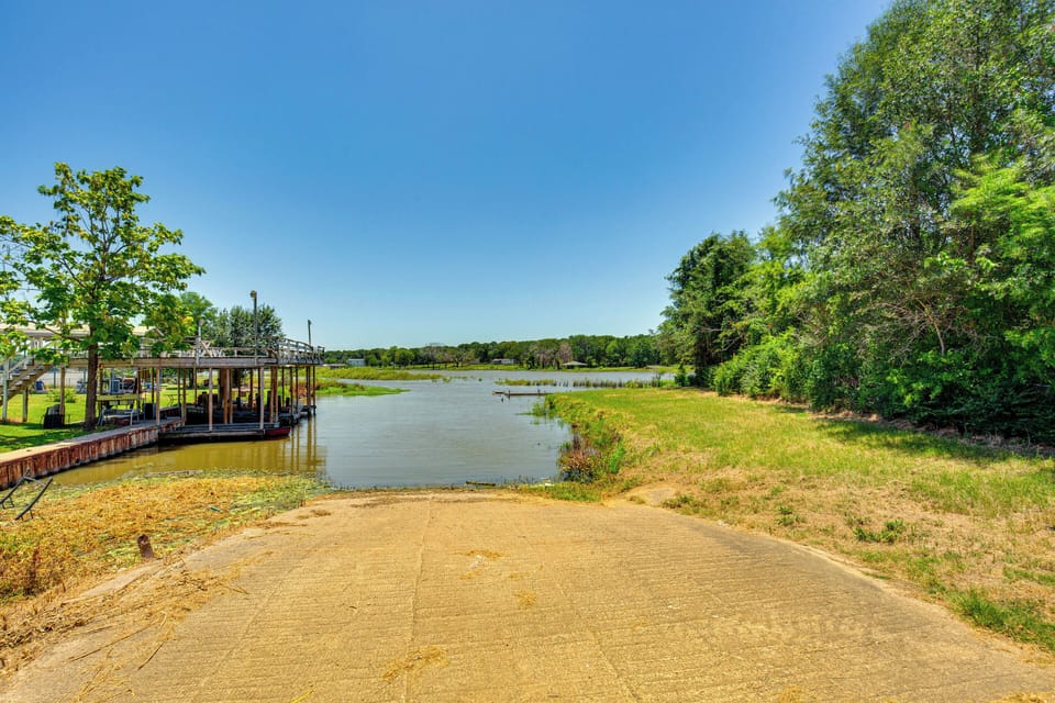 House Exterior | Private Boat Ramp | 2 Kayaks & Lifejackets Provided