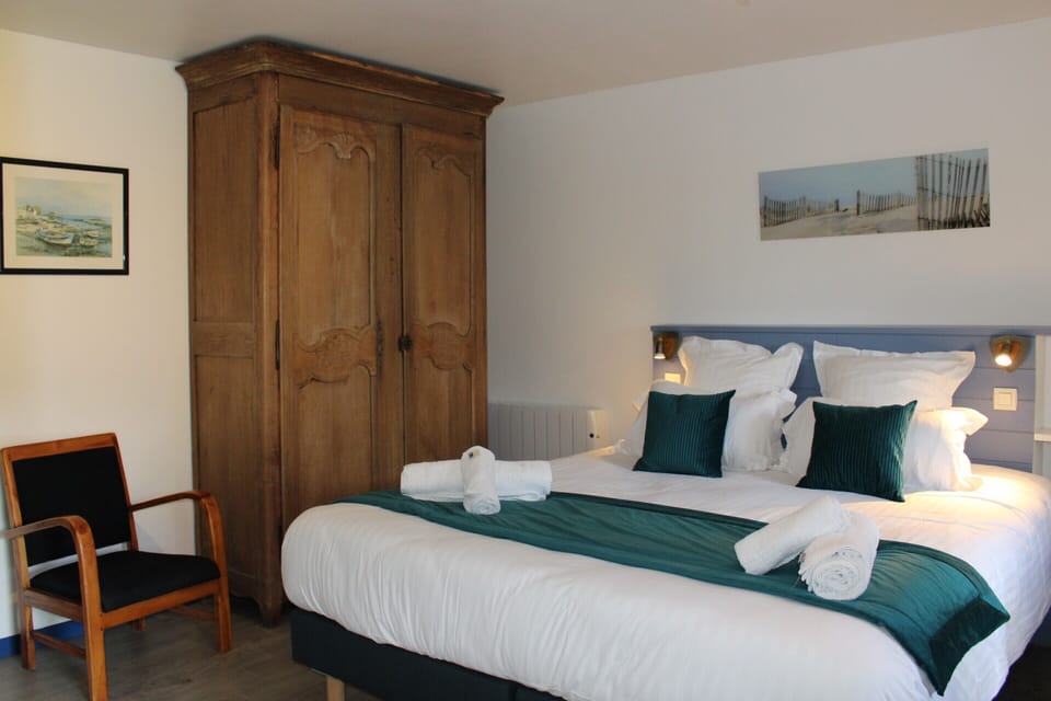 Comfort Double Room, Private Bathroom, Garden View (Utah/Gold) | Soundproofing, iron/ironing board, free WiFi