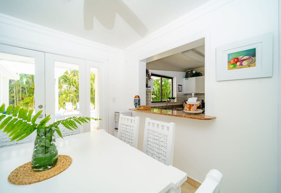 Villa, 3 Bedrooms, Private Pool, Pool View | Dining room