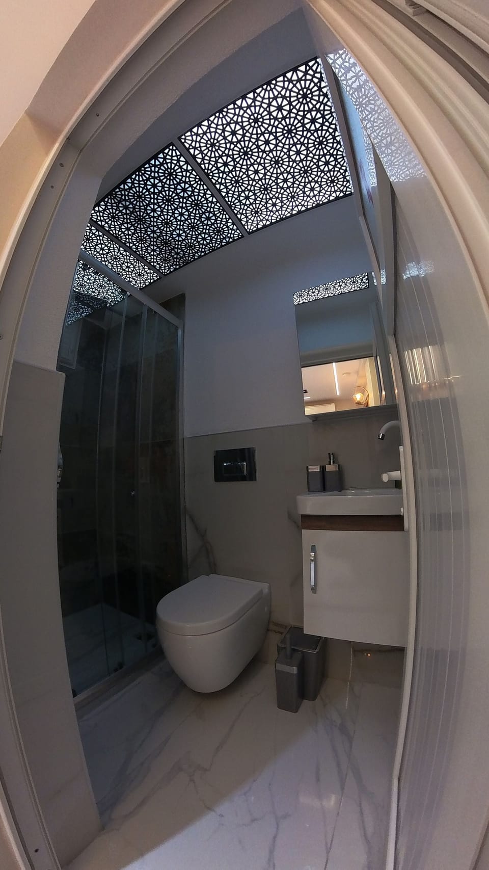 Classic Single Room, 1 Twin Bed | Bathroom | Shower, rainfall showerhead, hair dryer, towels