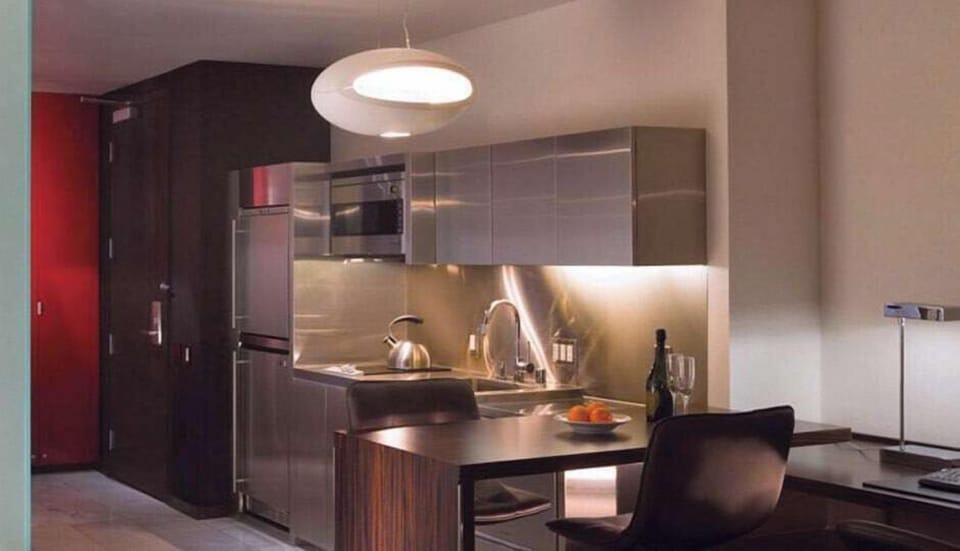Kitchenette and Breakfast Bar