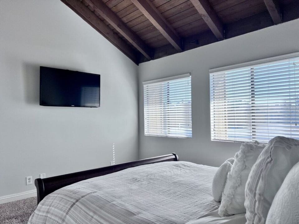Condo, Multiple Beds, Pool Access, Pool View (Destination #20) | 2 bedrooms, individually decorated, individually furnished, bed sheets