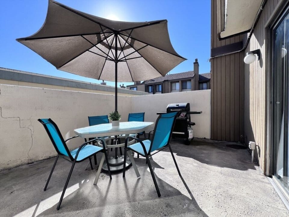 Condo, Multiple Beds, Pool Access, Pool View (Destination #20) | Outdoor dining