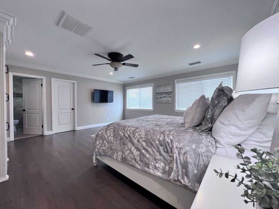 House, Multiple Beds, Pool Access, Pool View (Destination #33) | 6 bedrooms, individually decorated, individually furnished, bed sheets
