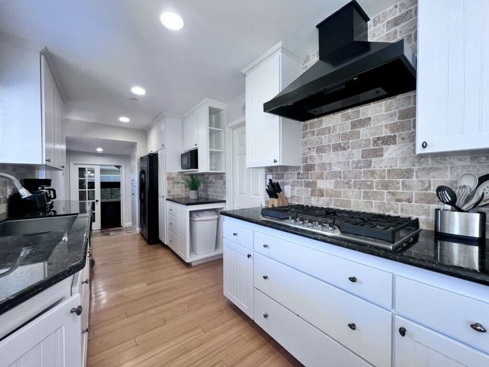 House, Multiple Beds, Pool Access, Pool View (Destination #25) | Private kitchen | Electric kettle