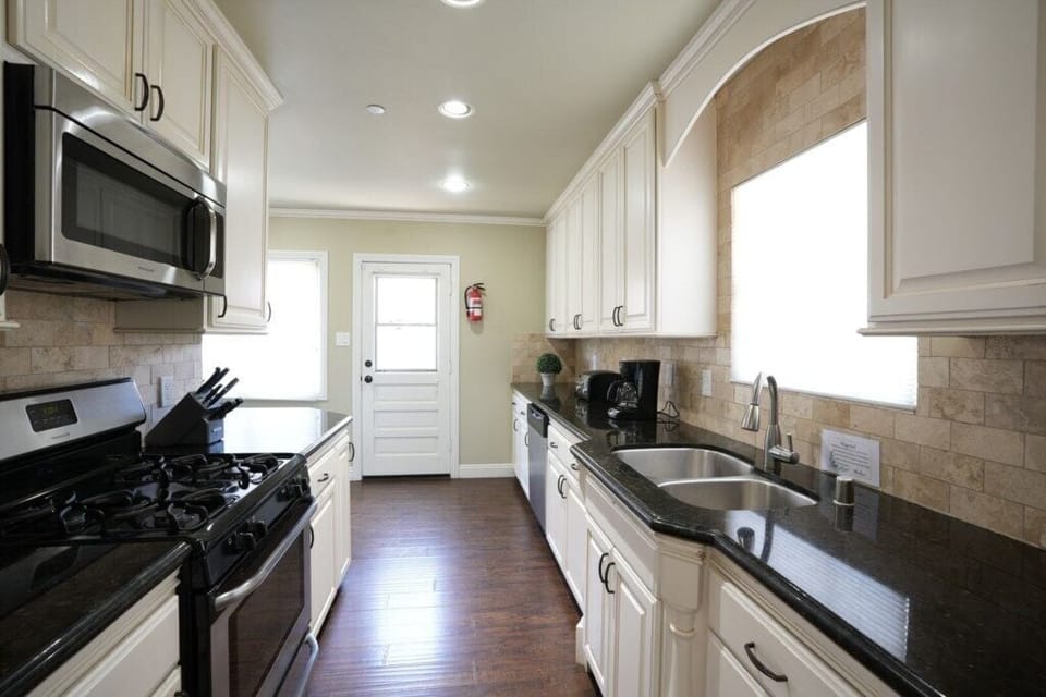 House, Multiple Beds, Pool Access, Pool View (Destination #11) | Private kitchen | Electric kettle