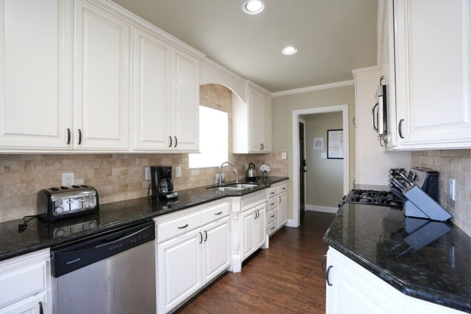 House, Multiple Beds, Pool Access, Pool View (Destination #11) | Private kitchen | Electric kettle