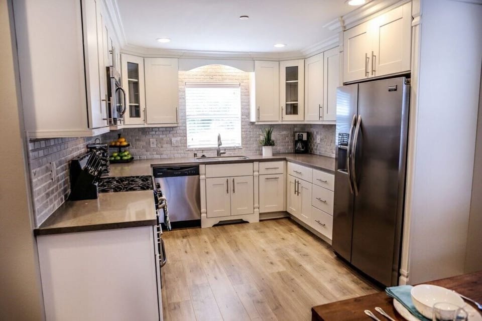 House, Multiple Beds, Kitchen, City View (Destination #37) | Private kitchen | Electric kettle