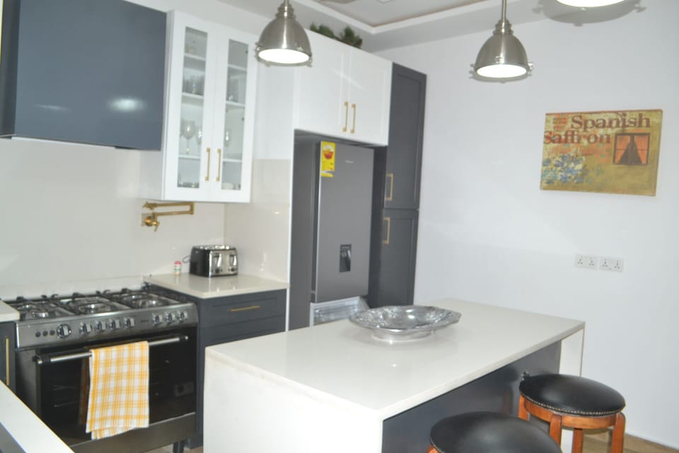 Full kitchen