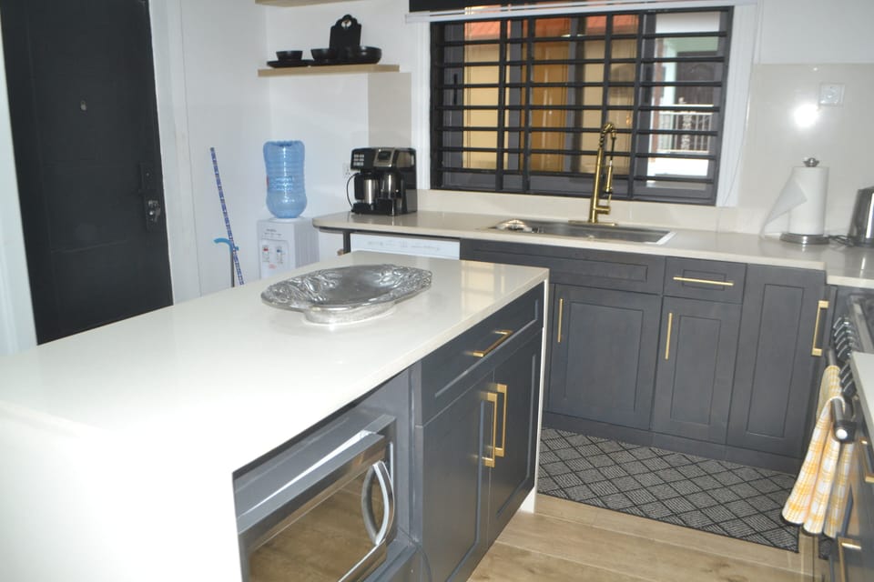 Full kitchen