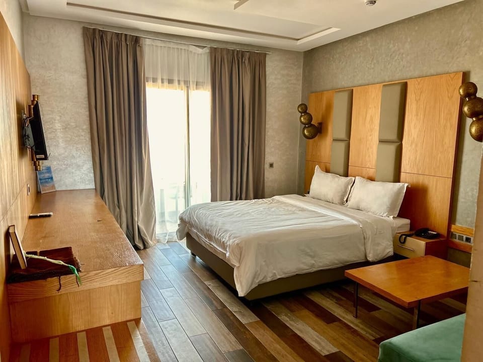 Luxury Double Room | Bathroom | Hair dryer, bathrobes, towels