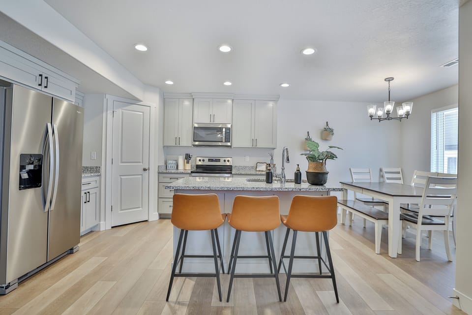 Kitchen & Dining Room
